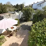 Ferienhaus Maison De Charme Avec Cour, 2 Chambres, Cuisine Equipee, Proche Village St Clement Des Baleines - Fr-1-434-74