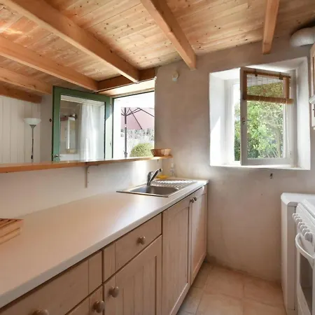 Hébergement de vacances Maison De Charme Avec Cour, 2 Chambres, Cuisine Equipee, Proche Village St Clement Des Baleines - Fr-1-434-74 *