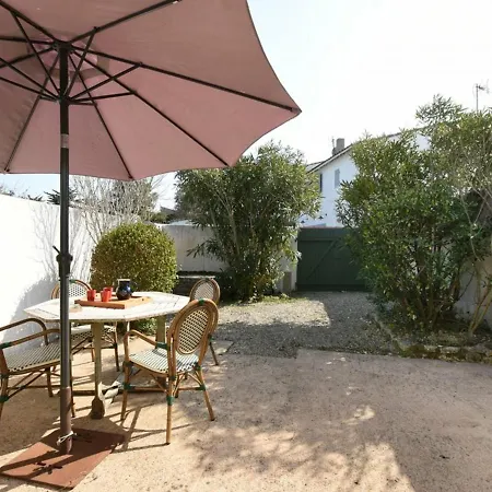 Maison De Charme Avec Cour, 2 Chambres, Cuisine Equipee, Proche Village St Clement Des Baleines - Fr-1-434-74 Hébergement de vacances *