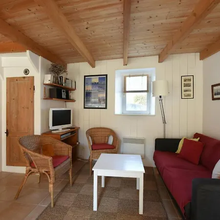 Hébergement de vacances Maison De Charme Avec Cour, 2 Chambres, Cuisine Equipee, Proche Village St Clement Des Baleines - Fr-1-434-74 Saint-Clément-des-Baleines