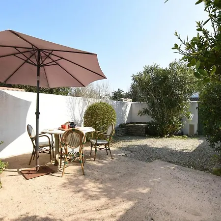 Maison De Charme Avec Cour, 2 Chambres, Cuisine Equipee, Proche Village St Clement Des Baleines - Fr-1-434-74 Holiday home