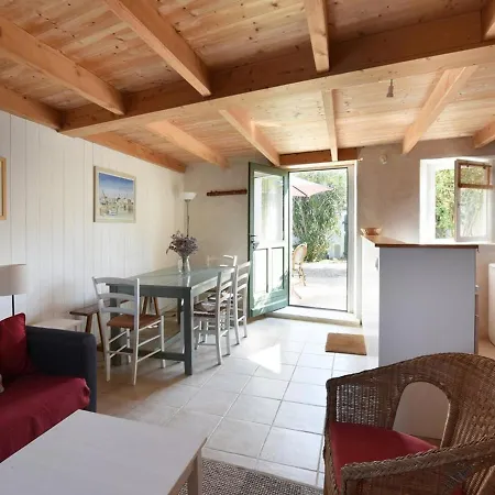 Maison De Charme Avec Cour, 2 Chambres, Cuisine Equipee, Proche Village St Clement Des Baleines - Fr-1-434-74 * Saint-Clement-des-Baleines