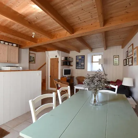 Maison De Charme Avec Cour, 2 Chambres, Cuisine Equipee, Proche Village St Clement Des Baleines - Fr-1-434-74 * Saint-Clement-des-Baleines