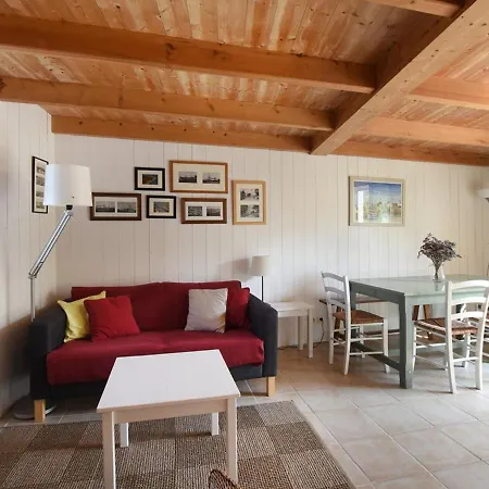 Maison De Charme Avec Cour, 2 Chambres, Cuisine Equipee, Proche Village St Clement Des Baleines - Fr-1-434-74