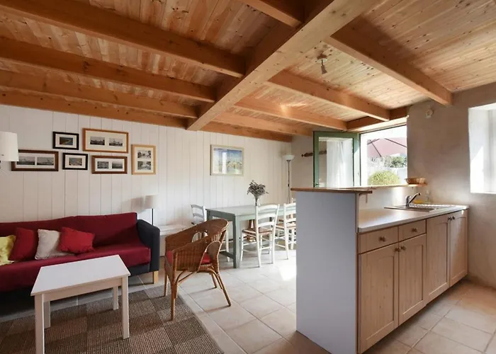 Maison De Charme Avec Cour, 2 Chambres, Cuisine Equipee, Proche Village St Clement Des Baleines - Fr-1-434-74 Holiday home Saint-Clement-des-Baleines