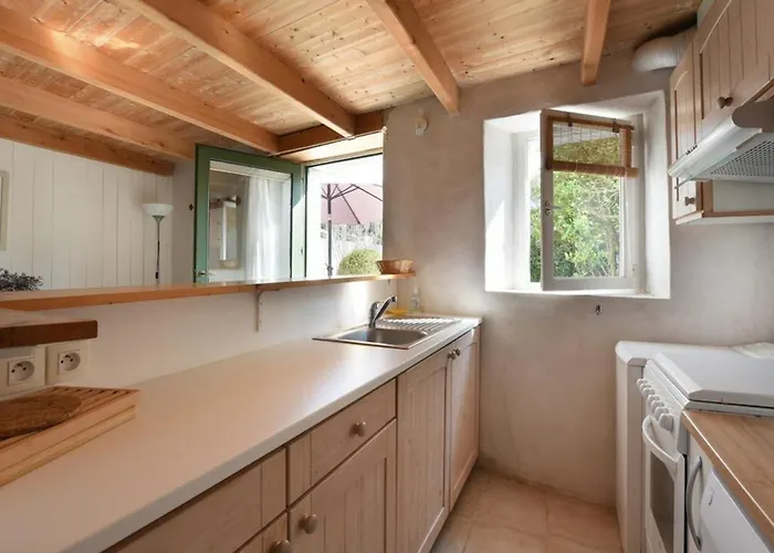 Holiday home Maison De Charme Avec Cour, 2 Chambres, Cuisine Equipee, Proche Village St Clement Des Baleines - Fr-1-434-74 *