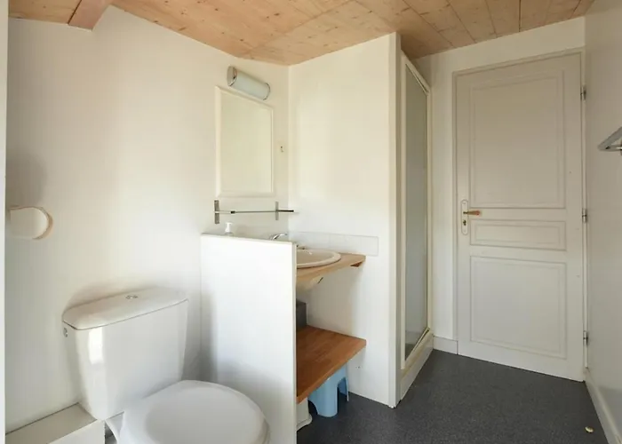 Maison De Charme Avec Cour, 2 Chambres, Cuisine Equipee, Proche Village St Clement Des Baleines - Fr-1-434-74