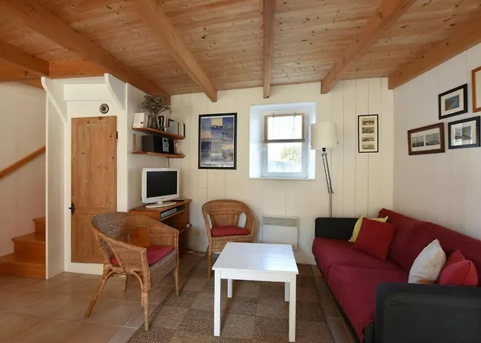 Holiday home Maison De Charme Avec Cour, 2 Chambres, Cuisine Equipee, Proche Village St Clement Des Baleines - Fr-1-434-74 Saint-Clement-des-Baleines