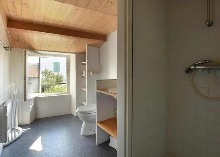 Maison De Charme Avec Cour, 2 Chambres, Cuisine Equipee, Proche Village St Clement Des Baleines - Fr-1-434-74 Saint-Clement-des-Baleines