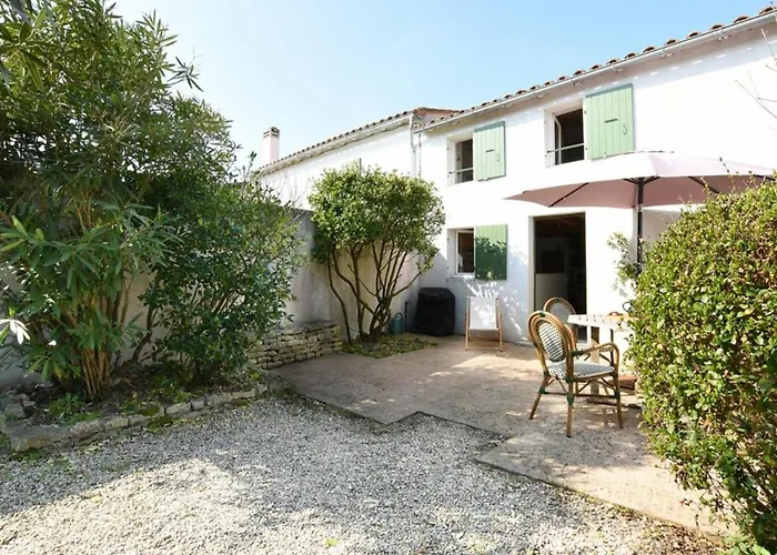 Maison De Charme Avec Cour, 2 Chambres, Cuisine Equipee, Proche Village St Clement Des Baleines - Fr-1-434-74 Holiday home