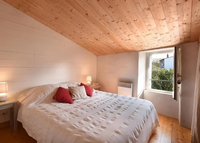 Maison De Charme Avec Cour, 2 Chambres, Cuisine Equipee, Proche Village St Clement Des Baleines - Fr-1-434-74 Holiday home Saint-Clement-des-Baleines