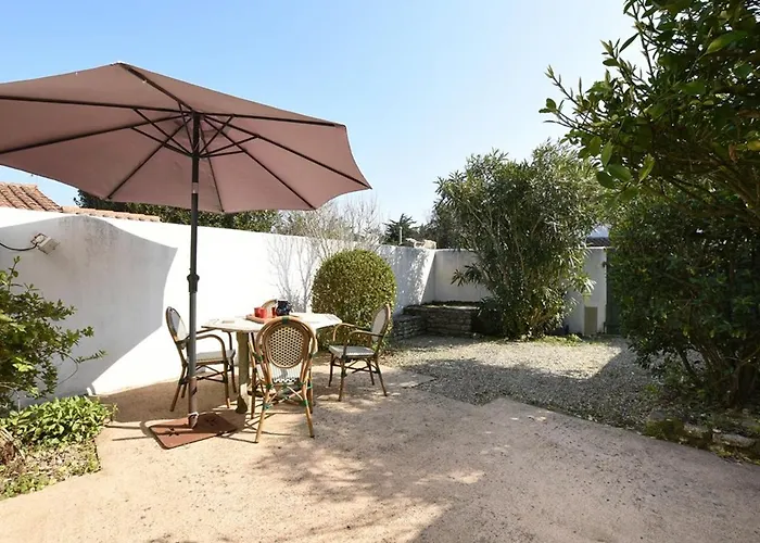 Maison De Charme Avec Cour, 2 Chambres, Cuisine Equipee, Proche Village St Clement Des Baleines - Fr-1-434-74 Holiday home