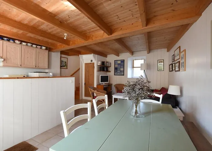 Maison De Charme Avec Cour, 2 Chambres, Cuisine Equipee, Proche Village St Clement Des Baleines - Fr-1-434-74 * Saint-Clement-des-Baleines