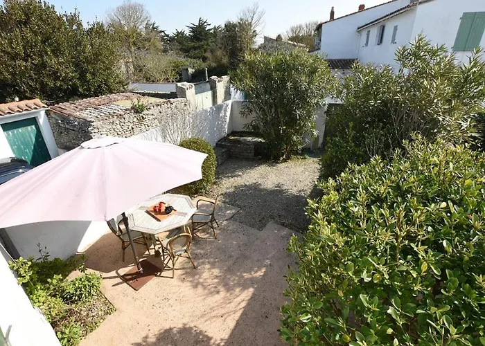 Holiday home Maison De Charme Avec Cour, 2 Chambres, Cuisine Equipee, Proche Village St Clement Des Baleines - Fr-1-434-74