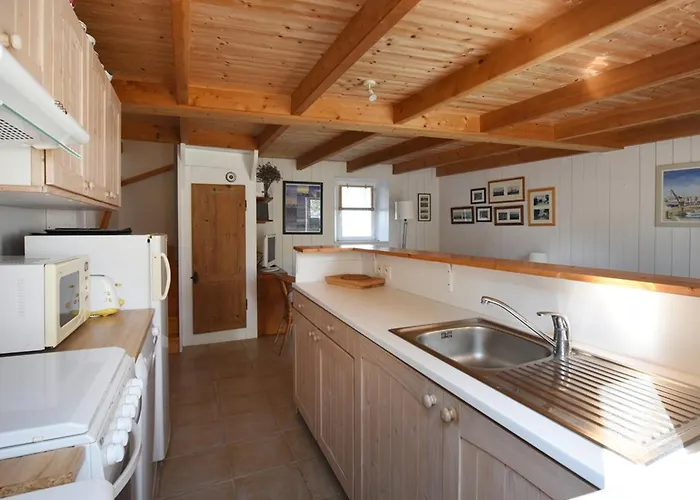 Maison De Charme Avec Cour, 2 Chambres, Cuisine Equipee, Proche Village St Clement Des Baleines - Fr-1-434-74 * Saint-Clement-des-Baleines